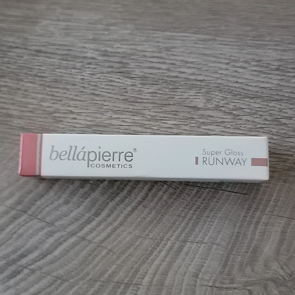 NWT Bellapierre Super‎ Gloss Runway